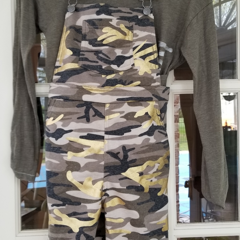 Camouflage overall shorts with shirt